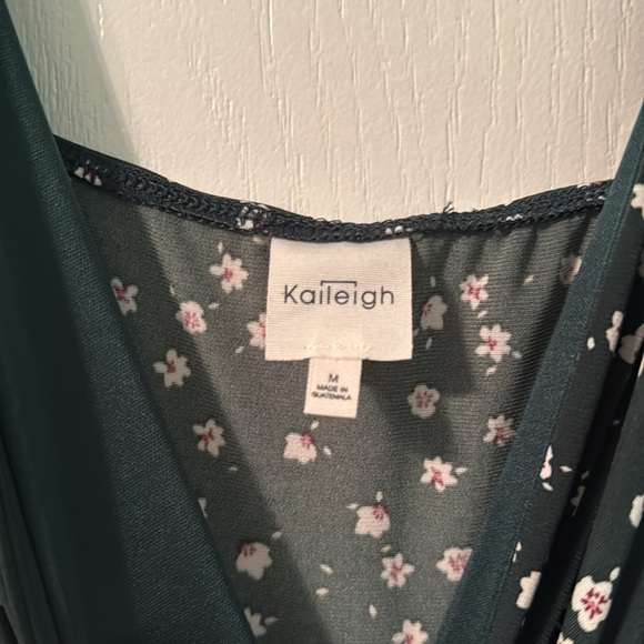 Jumpsuit, size medium flower print, green background, flowy pant legs - Picture 3 of 4